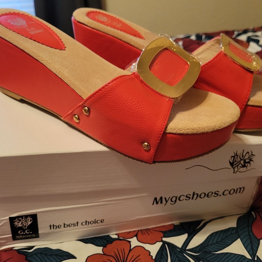 NWT G.C. Shoes sandals size 8